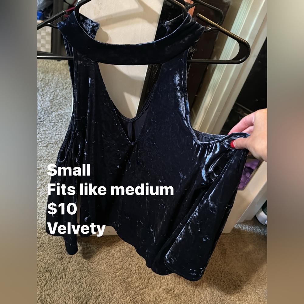 Fits like medium.  Velvety